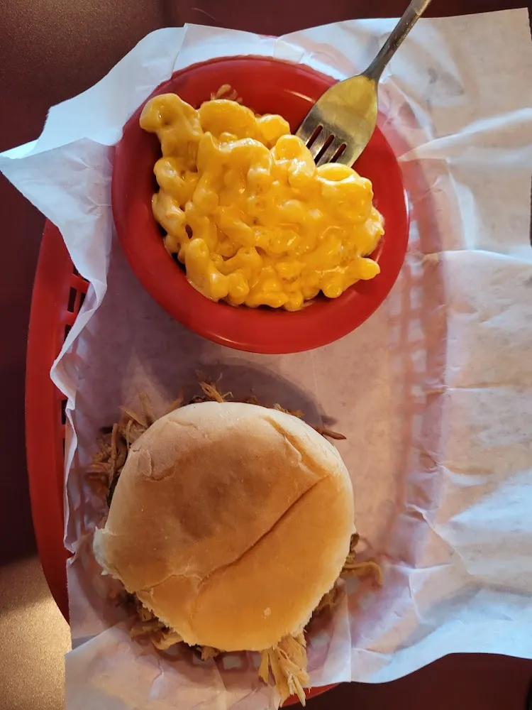 BBQ Pork with Macaroni and Cheese